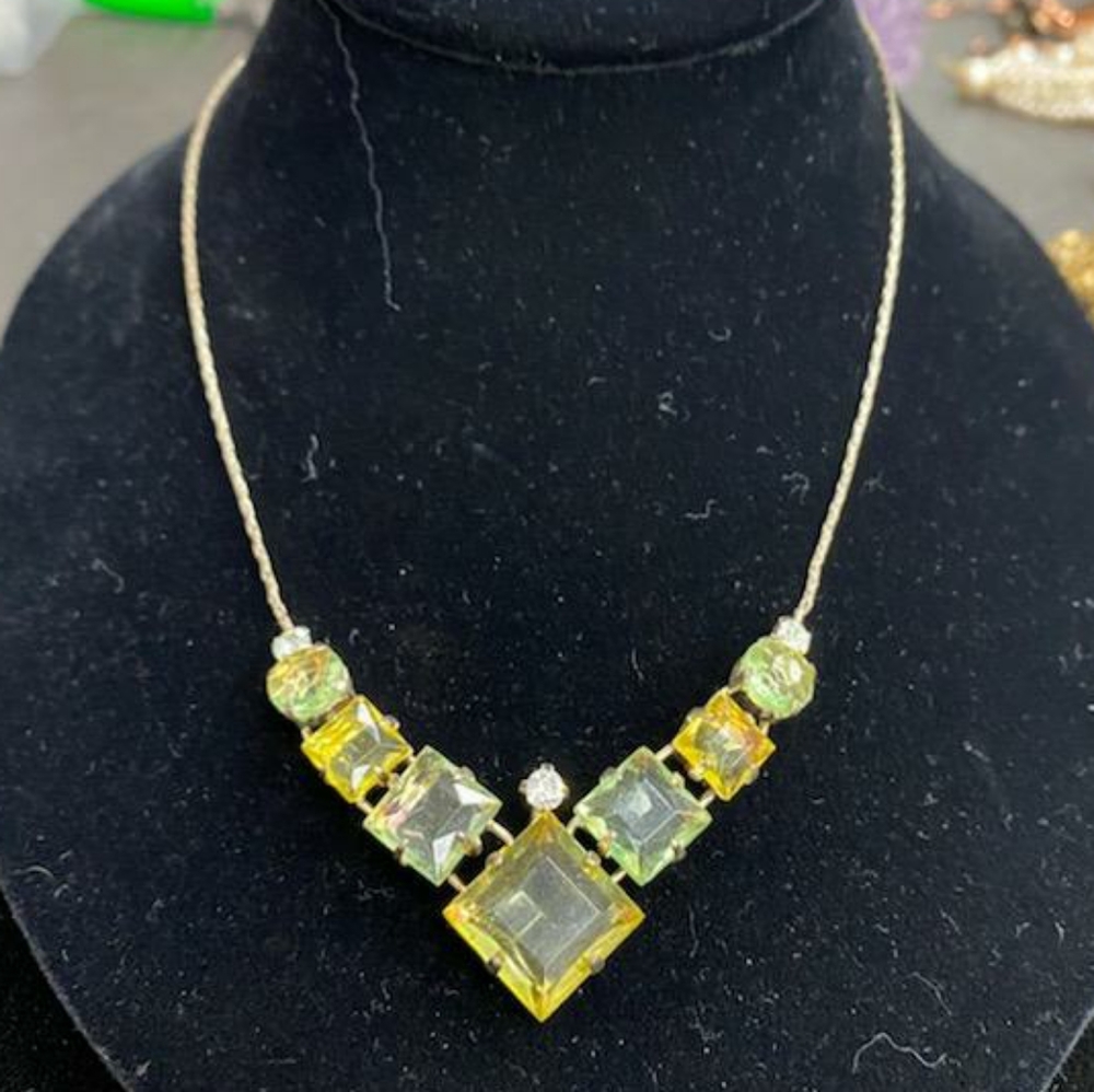Stunning silver necklace with rhombus rhinestones